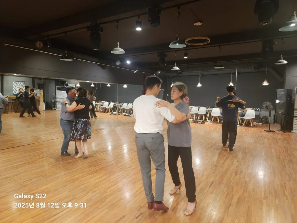 [강습후기] 띠엠뽀를 쪼개는 짜릿한 설렘, 이그녹스 초급반의 찬란한 기록