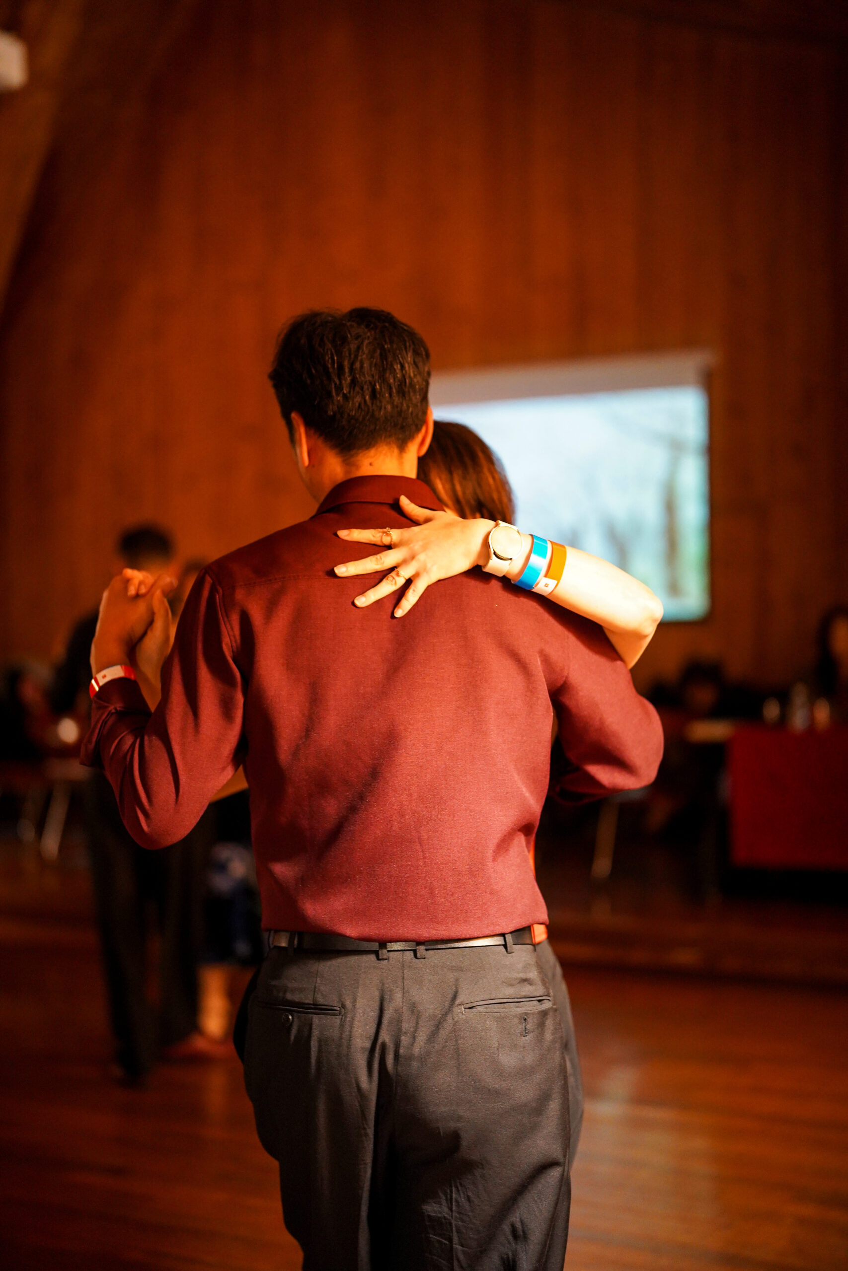 [쁘락 후기]빗줄기도 뚫은 탱고 열정… ‘걷기’로 기본을 다지다
