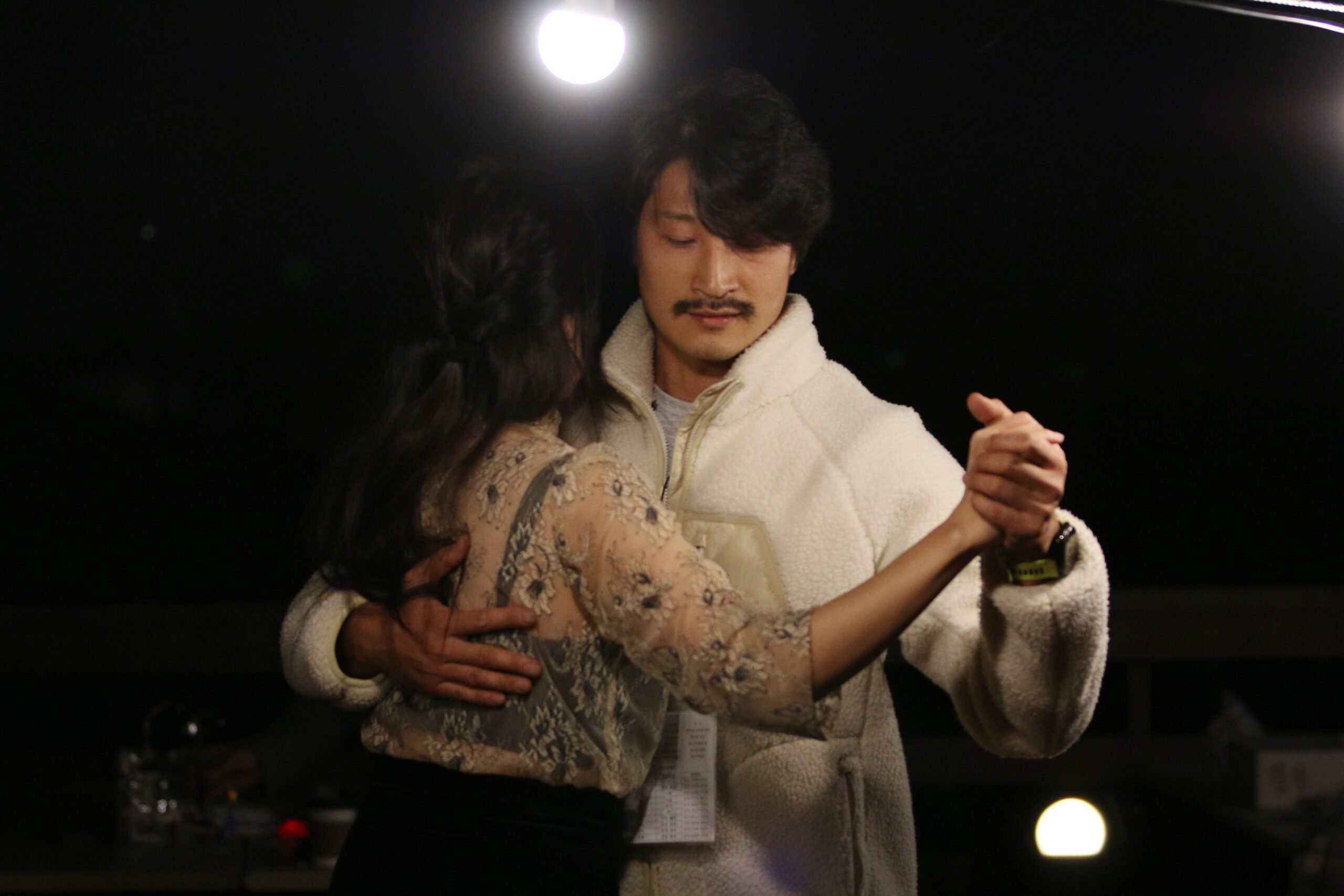 [숲 밀롱가 인터뷰] 숲의 조명을 밝히다, 낭만을 현실로 빚어낸 시간